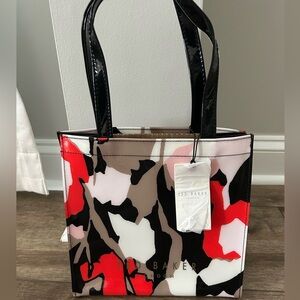 NWT TED BAKER SMALL BLACK WHITE RED PRINTED TOTE BAG RETRO FLOOD ICON BAG